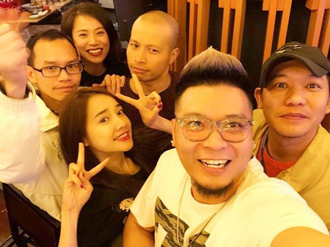 Hành động lạ lùng của Nhã Phương khiến dư luận nghi vấn Trường Giang cầu hôn bất thành Hành động lạ lùng của Nhã Phương khiến dư luận nghi vấn Trường Giang cầu hôn bất thành